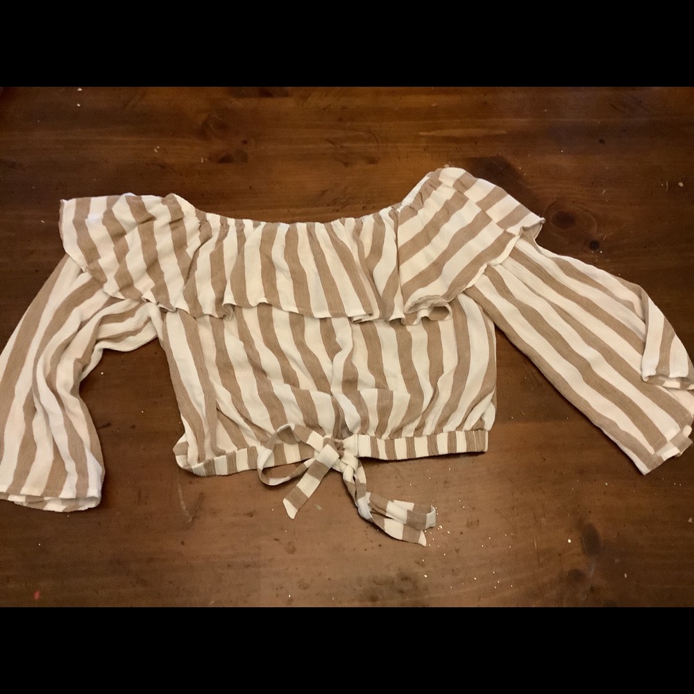 Cute tan and white crop top!! Never worn